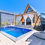 2 Bedroom Secluded With Private Pool Hot Tub * فتحية