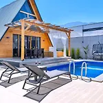 فيلة 2 Bedroom Secluded With Private Pool Hot Tub