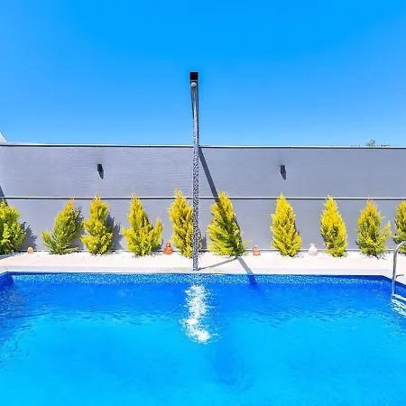 فيلة 2 Bedroom Secluded With Private Pool Hot Tub