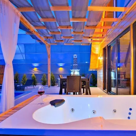 2 Bedroom Secluded With Private Pool Hot Tub Villa