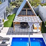 2 Bedroom Secluded With Private Pool Hot Tub *