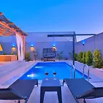 2 Bedroom Secluded With Private Pool Hot Tub Villa *