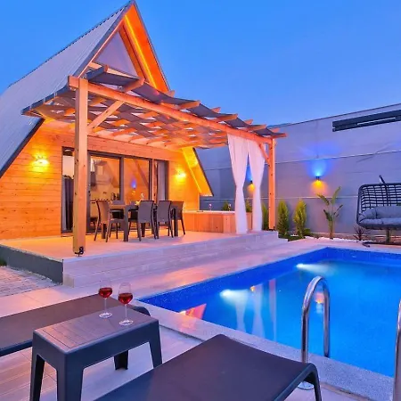 2 Bedroom Secluded With Private Pool Hot Tub 빌라