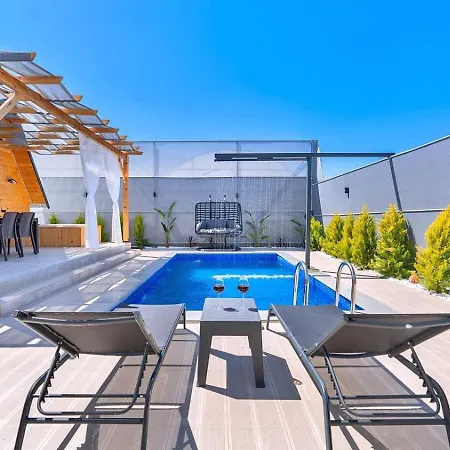 2 Bedroom Secluded With Private Pool Hot Tub Fethiye